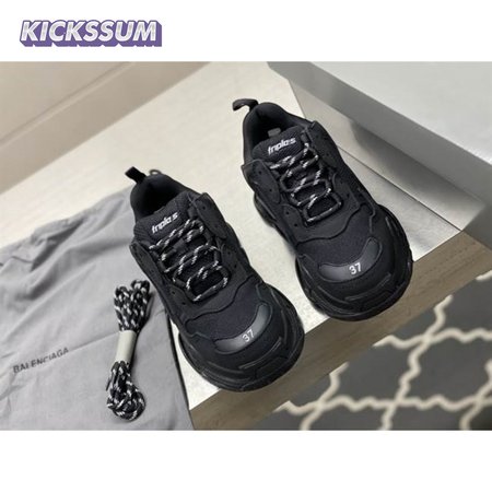 BALENCIAGA TRIPLE S SNEAKER - BB174
